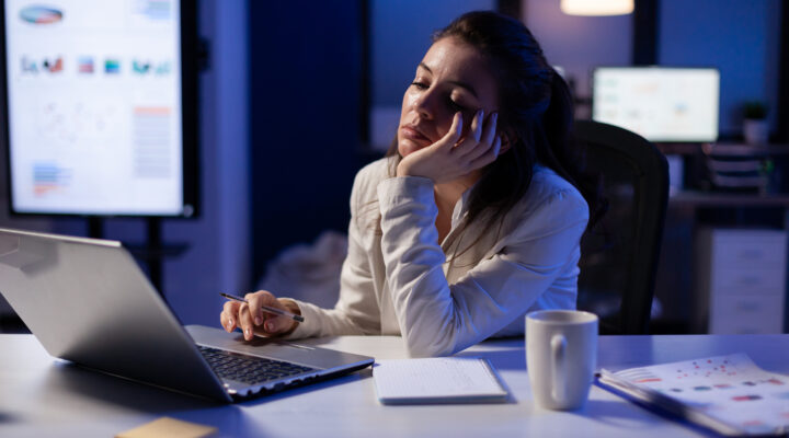 Como Vencer a Procrastinação Quando Você Já Chega Exausto do Trabalho